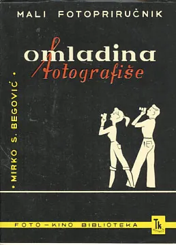 Omladina fotografiše