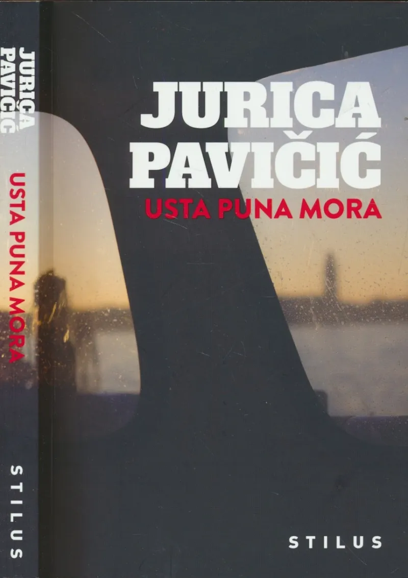 Usta puna mora