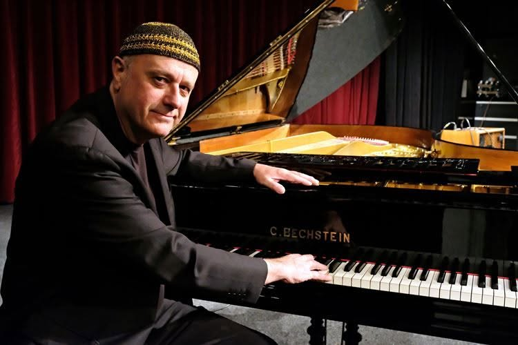 Roberto Magris Trio — Jazz By The Book